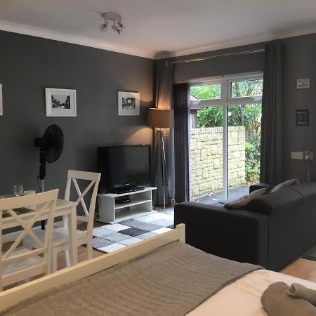 Self-Contained Apartment Corsham Luaran gambar